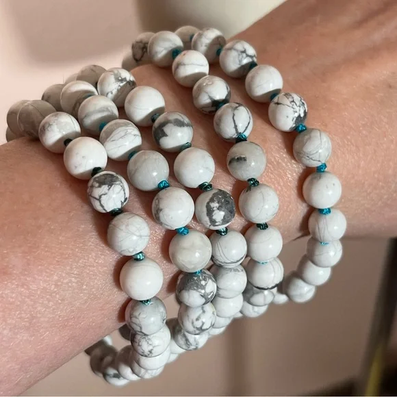 Vintage Y2K Boho Southwestern white howlite banded agate Long Mala Bead Necklace - Picture 9 of 16